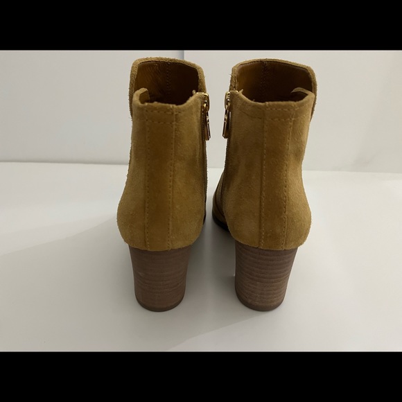 Tory Burch Shoes ~Tory Burch Suede Bootie ~Color: Tan ~Size: 7.5 - Picture 4 of 10